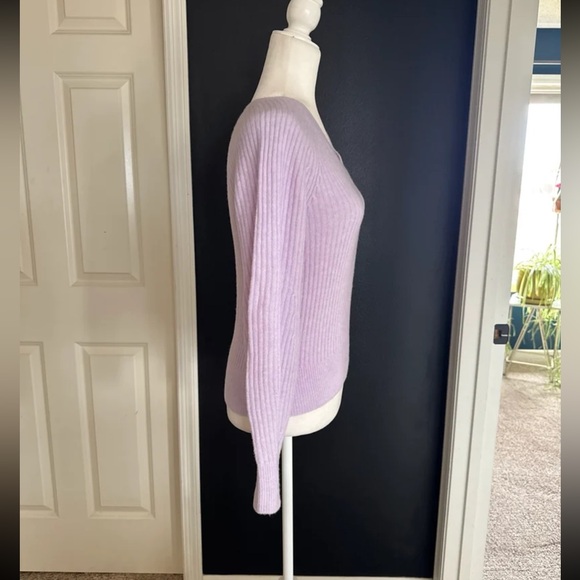 Athleta Layover V-Neck Sweater Light Purple Merino Extra Fine Wool 
Size XS - Picture 6 of 12